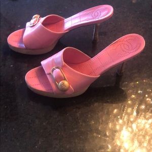 Chanel pink stilettos 👠